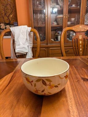 Vintage  Hall's Superior Jewel Tea Autumn Leaf 6"  Bowl